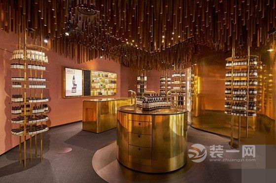 脑洞大开的店铺 药店金碧辉煌剃头店酷似酒吧
